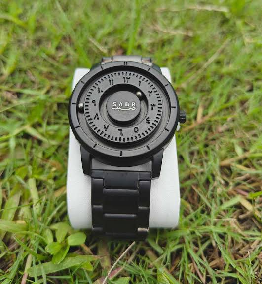 Sabr Magnetic Balls Watch